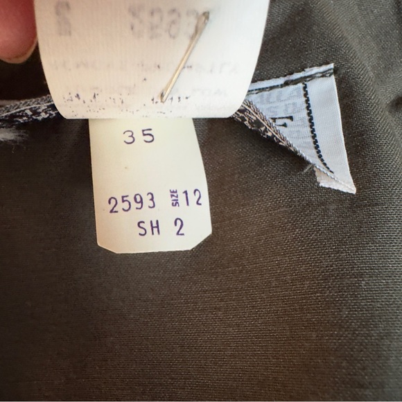 Howard Wolf Green Windbreaker with Relaxed Fit and Foldable Collar - Picture 10 of 11